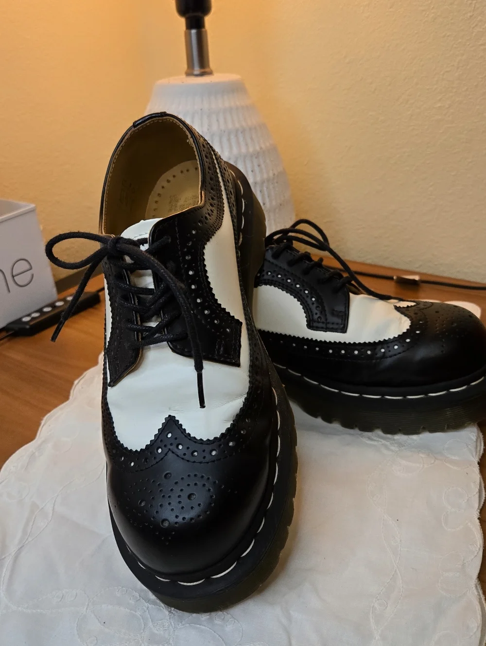 Dr. Martens 3989 Bex Smooth Leather Broque Shoe Black/White Size 8/9W or 7 M